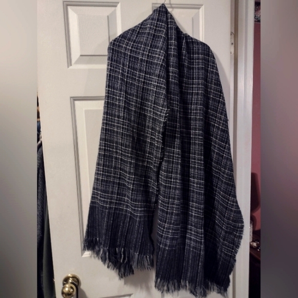DKNY Women's Black/White Glen Plaid Fringed Scarf-wrap, EUC - Picture 1 of 6